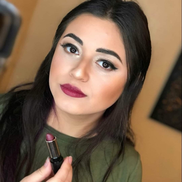 Mary Kay Gel Semi Matte Lipstick in Berry Famous. - Picture 3 of 5